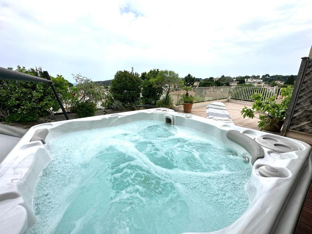 Panoramic Sea View Penthouse With Jacuzzi And 450 Sqm Terrace Apartment Antibes Ngoại thất bức ảnh